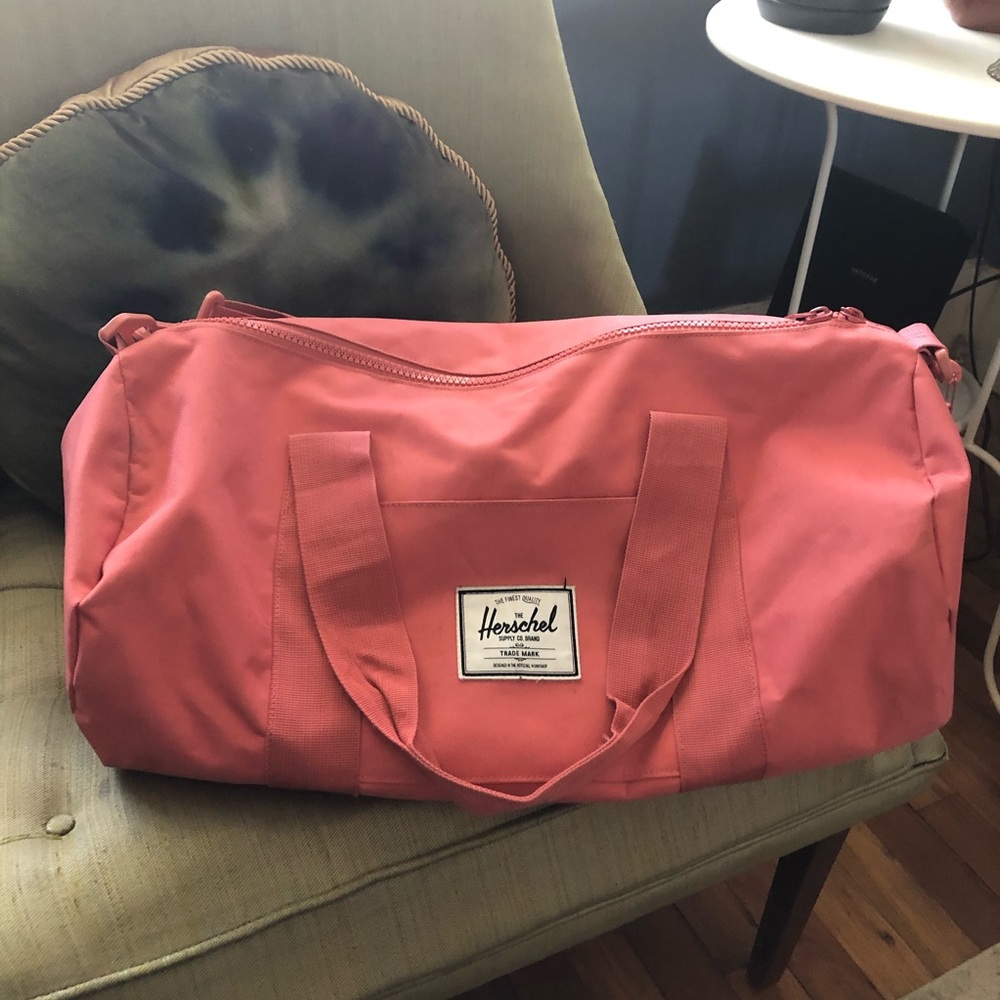 HERSCHEL DUFFLE BAG PINK💕💕
